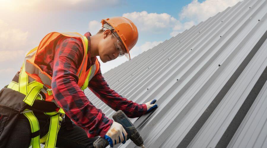 Owens Corning roofing contractor in Tebbetts, MO